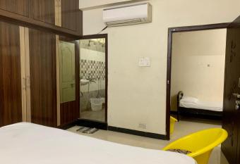 Sri Sai Guest House & Travels has Balcony rooms
