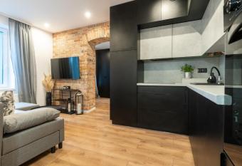 Apartament Kr  lowa Luiza allows 18 year olds to book a room