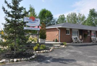 Oasis by the Bay Vacation Suites has Balcony rooms