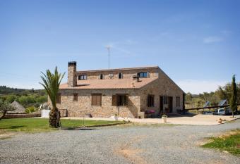Casa Rural Camino del Alentejo allows 18 year olds to book a room