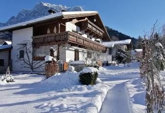 Haus Ida has Balcony rooms