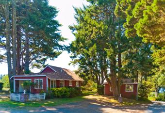 View Crest Lodge has rooms with a private hot tub