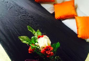 Chaya Villa Guest House has Balcony rooms