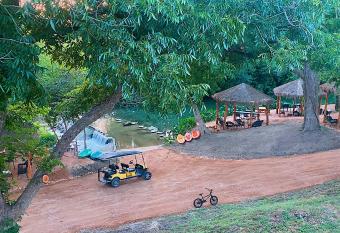 RC2QA - Glamping Cabin #A has Balcony rooms