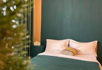                   1                                     has Balcony rooms