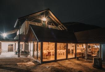 Vama veche de la Bran has Balcony rooms
