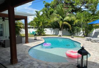Tropical Luxury Escape Heated Pool Pets OK IMG short Drive to Gulf Beaches has Balcony rooms