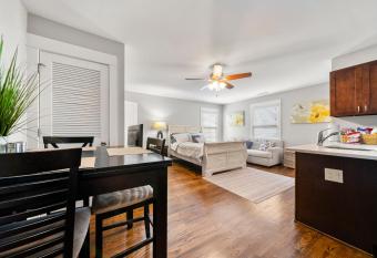 Lovely Cozy Studio in Heart of Atlanta allows 18 year olds to book a room