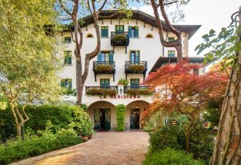 Hotel La Meridiana has Balcony rooms