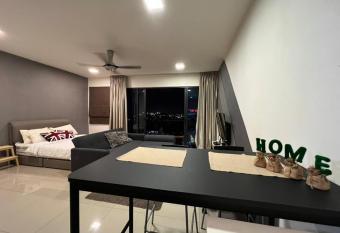 Paris 1 -Trefoil Setia Alam has Balcony rooms