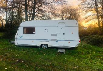 Geist 5 Caravan allows 18 year olds to book a room
