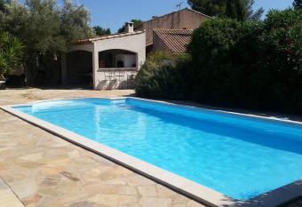 Studio ind  pendant allows 18 year olds to book a room