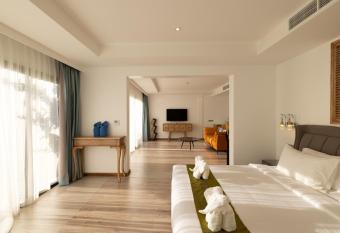 Royal Yao Yai Island Beach Resort has Balcony rooms