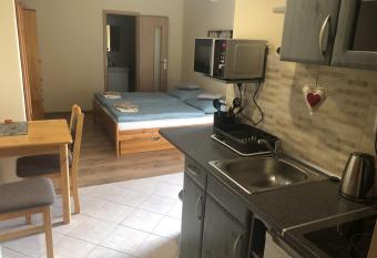 Apartm  ny Crystal Jasn   has rooms with a private hot tub