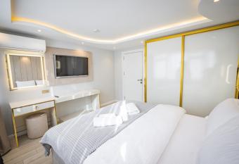 Istanbul Apartments   Istiklal allows 18 year olds to book a room