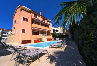 Apartments Zdjelar allows 18 year olds to book a room