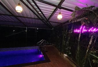 MOUNT BUNGALOWS - Mount Cottage Royal has Smoking/Balcony rooms