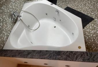 B&B groot-bijgaarden center has rooms with a private hot tub