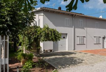 Le Mak   bed & breakfast allows 18 year olds to book a room