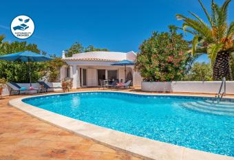 Villa Sunshine by Algarve Vacation allows 18 year olds to book a room