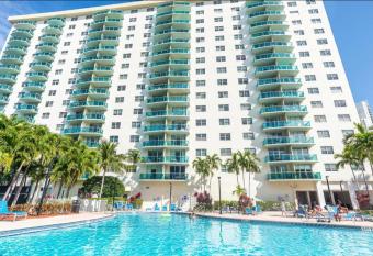 Apartment Vacation Sunny Isles Beach has Balcony rooms