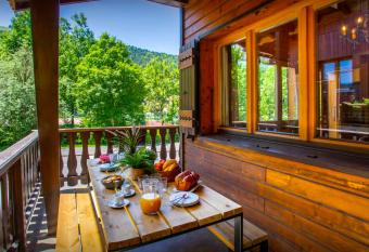 Chalet Bellanis - OVO Network has Balcony rooms