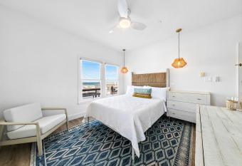 The Hideaway Hotel has Balcony rooms