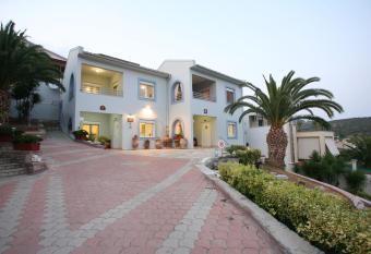 Aigli Apartments has Balcony rooms