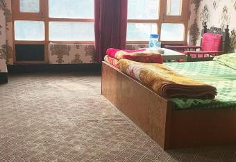 Flagship 84634 Hotel Pleasure allows 18 year olds to book a room