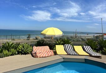 Glenelg Beach House With Private Beachfront Pool has Balcony rooms