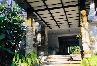 TheLakeHostel allows 18 year olds to book a room