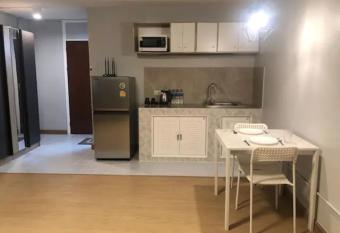 Popular Condo near IMPACT/Thunder dome allows 18 year olds to book a room