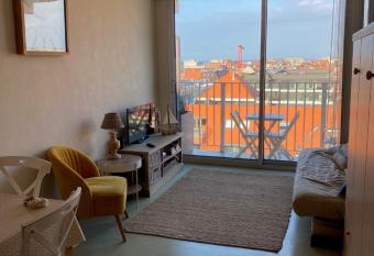 Au 9 sans 6 : Studio lumineux vue mer lat  rale has Balcony rooms