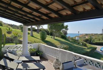 OCEAN TERRACES by VILA GAIVOTA D allows 18 year olds to book a room