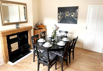 The Neville - Free Parking - York Victorian House - Holiday Home has Balcony rooms