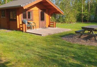 Blokhut Plus Camping Alkenhaer allows 18 year olds to book a room