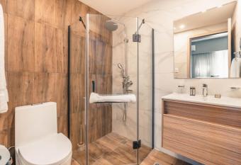 Apartment at Regatta Living II - 406 fully-equipped has Balcony rooms