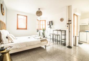 Nouveau - Le Discovery - Centre Ville - Balcon allows 18 year olds to book a room