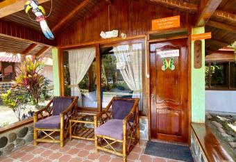 Hoster  a Arasari has rooms with a private hot tub