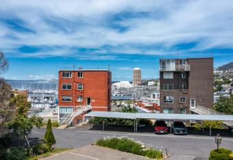 Modern Luxurious Living With Your Own Parking Spot has Balcony rooms