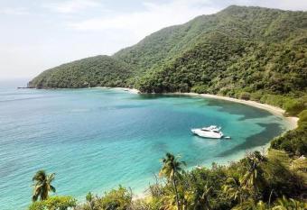 Cinto Paradise has Balcony rooms