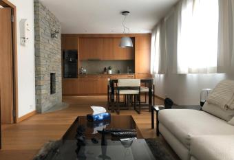 St Moritz Luxury Apt and Garage has Balcony rooms