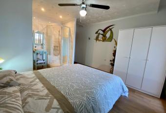 RELAX SUITS Habitaciones amplias con Sal  n o Terraza has Balcony rooms