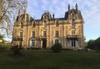 Ch  teau Saint Vincent has Balcony rooms