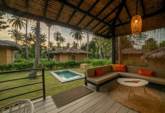 Suan Residence - Exotic and Contemporary Bungalows with Private Pool allows 18 year olds to book a room