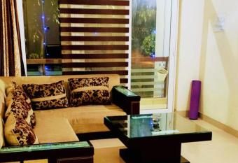 Budget Condo Family Stay 1 BDR Private Floor allows 18 year olds to book a room