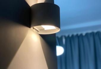 Dalmazia 33 allows 18 year olds to book a room