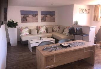 Suite del Mar 5 Jandia Esquinzo Fuerteventura allows 18 year olds to book a room