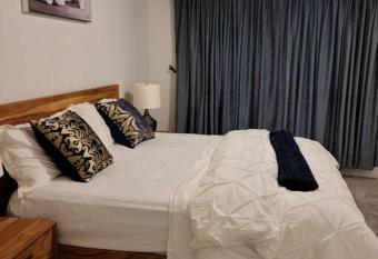 Venza Home, 14 minutes from YYC allows 18 year olds to book a room