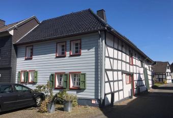 Die kleine Villa OLEFant im historischen Ortskern von Schleiden-Olef has Balcony rooms
